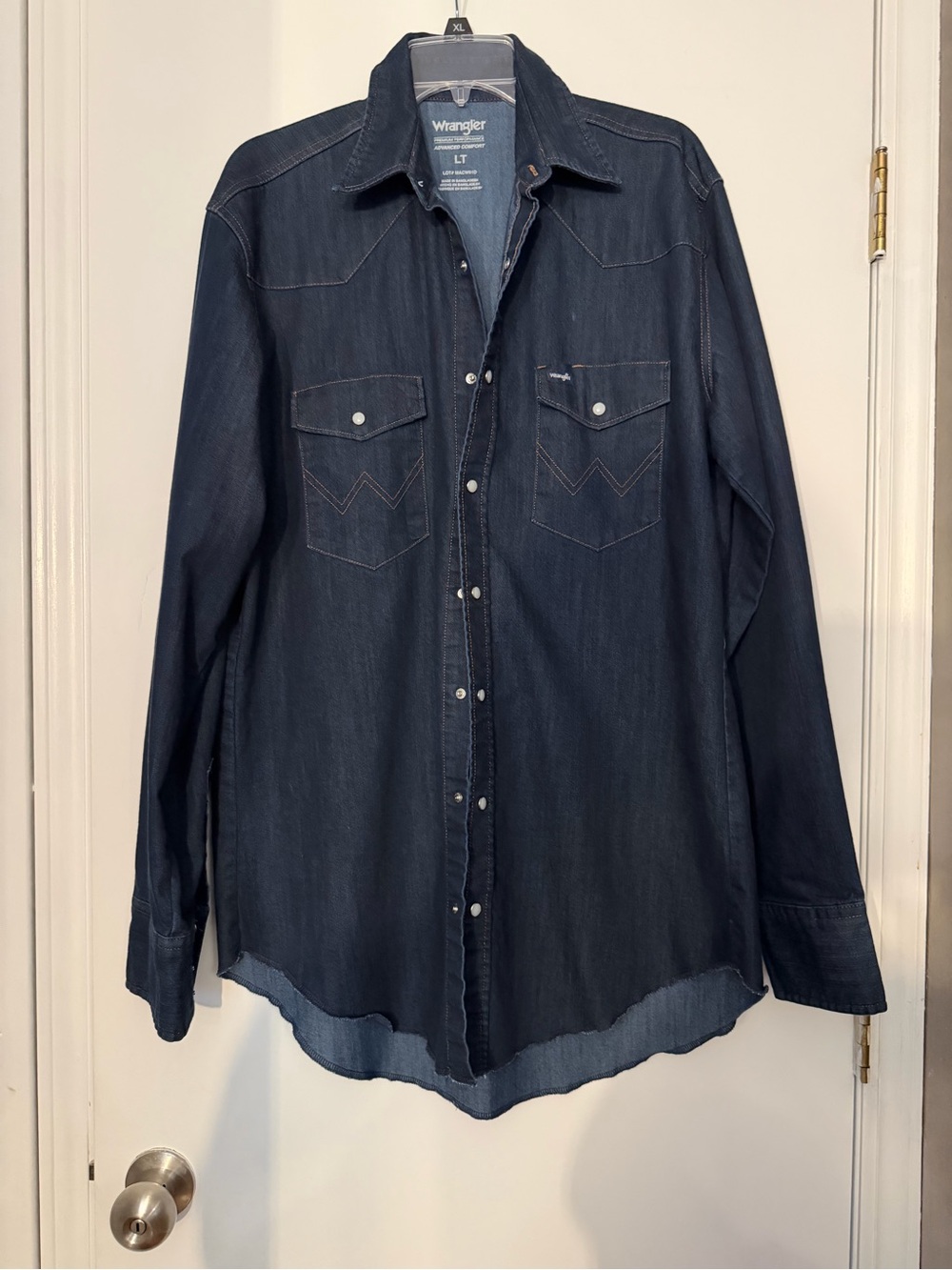 Wrangler Denim look snap up long sleeve top. Size LT.